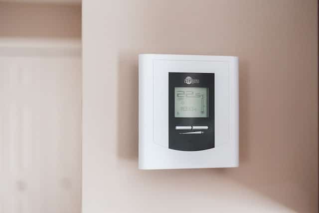 Quelles sont les étapes pour installer un thermostat programmable ?