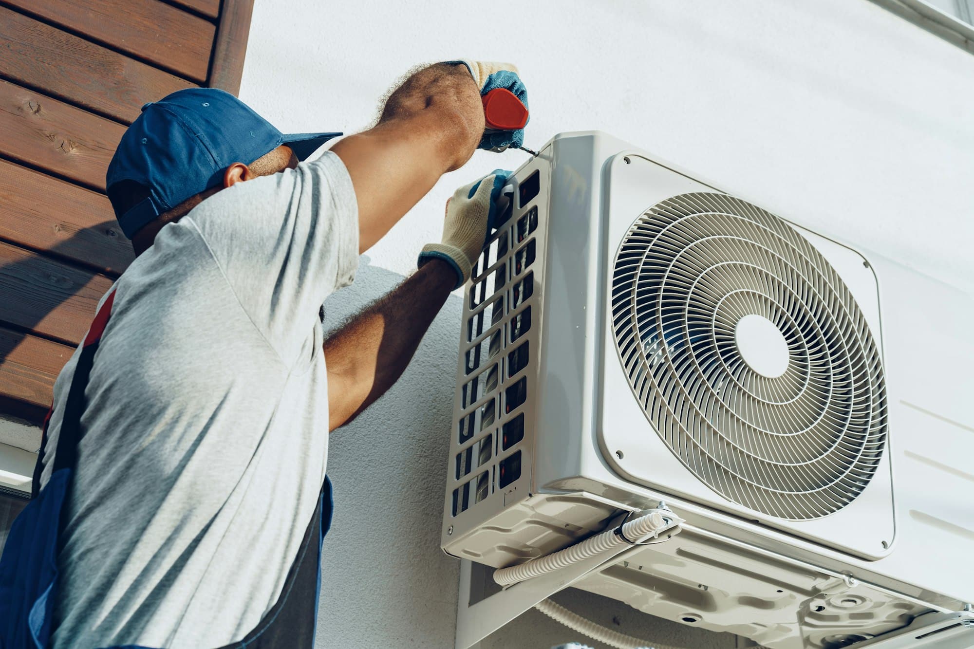 Installer une climatisation : pourquoi solliciter l’intervention d’un professionnel ?