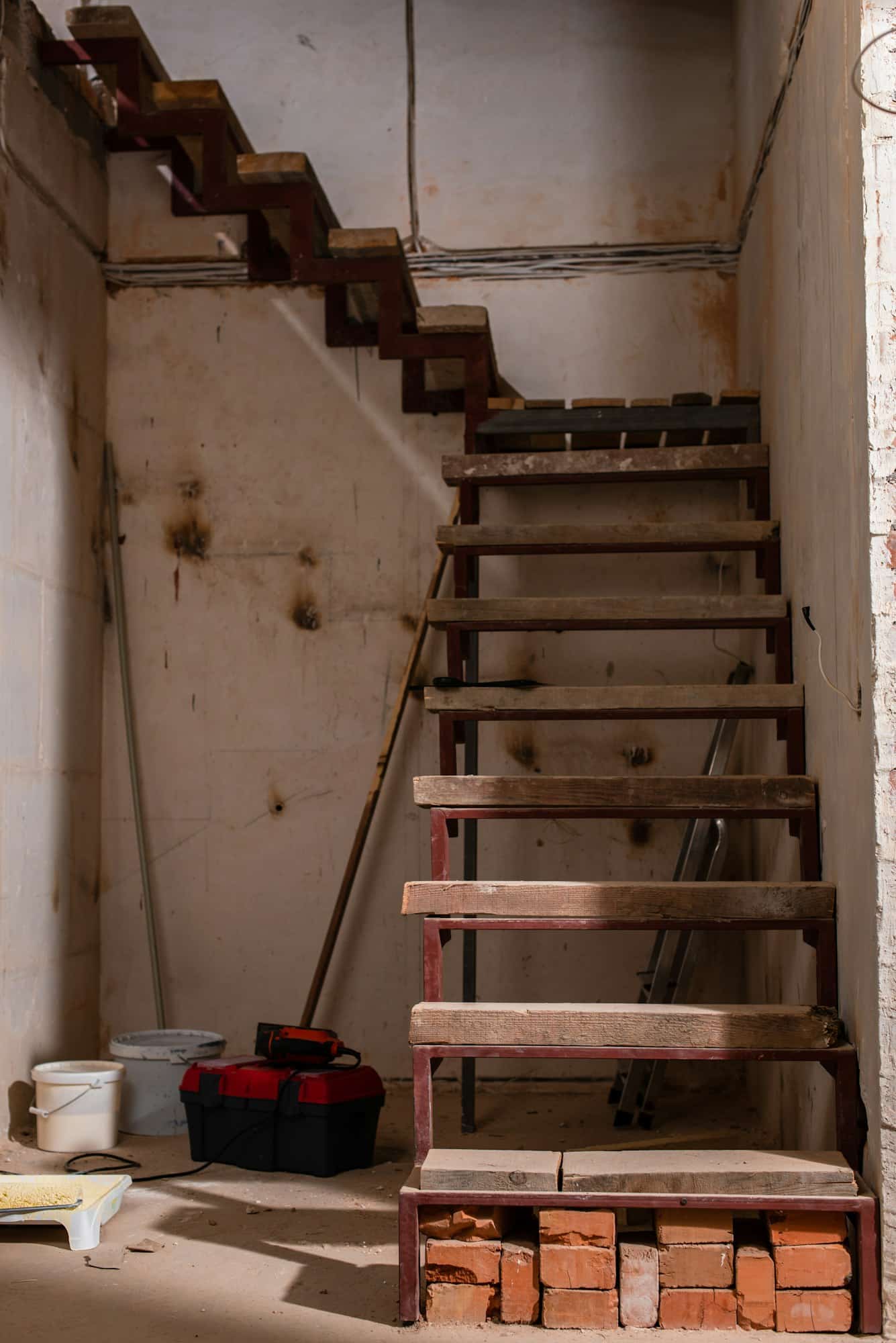Rénover ou remplacer un escalier : quelle option choisir ?